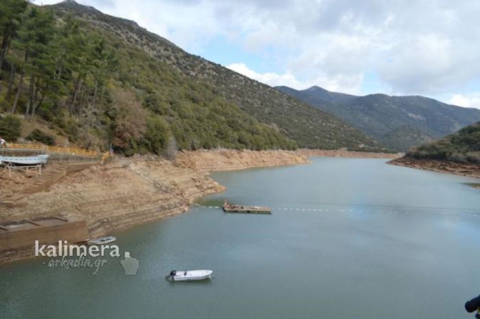 &quot;Πόσα χρόνια χρειάζονται για να φτιαχτεί το χιλιόμετρο της ντροπής, στη λίμνη Λάδωνα;&quot;