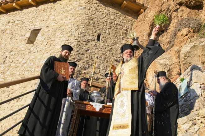 Βαλτεσινίκο | Με μεγαλοπρέπεια τα Θυρανοίξια στην ανακαινισμένη Ιερά Μονή Αγίου Νικολάου (εικόνες)