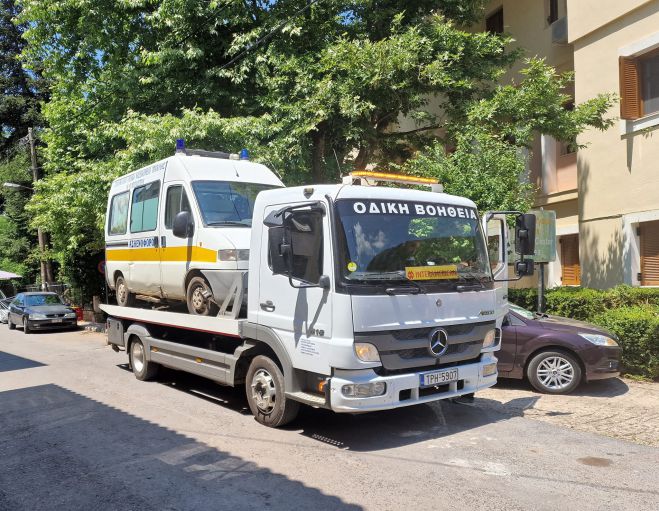 Νέα ασθενοφόρα στα Κέντρα Υγείας της Αρκαδίας - Δύο στα Τρόπαια!