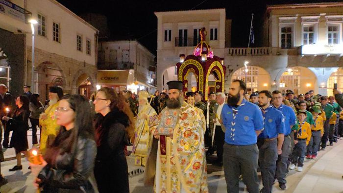 Οι Επιτάφιοι της Τρίπολης στην πλατεία Αγίου Βασιλείου (εικόνες - βίντεο)