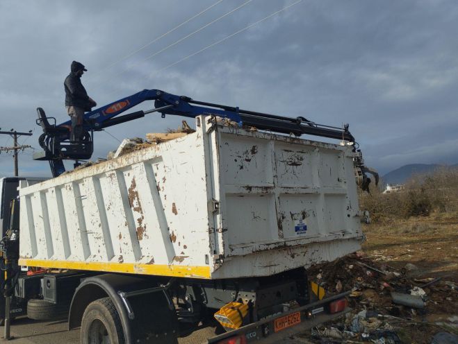 Νέα παράνομη χωματερή καθάρισαν οι υπηρεσίες του Δήμου Τρίπολης - "Πρέπει να μπει τέλος σε αυτό το φαινόμενο" (εικόνες)