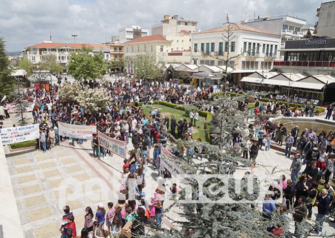 «Συλλαλητήριο οργής» για τα σκουπίδια στον Πύργο (vd)