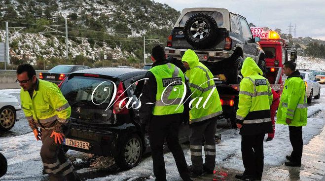 Καραμπόλα στην εθνική οδό Αθηνών-Κορίνθου λόγω χαλαζόπτωσης (εικόνες - video)