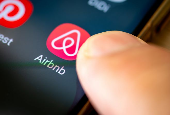 Airbnb | Κόβονται χιλιάδες ακίνητα βραχυχρόνιων μισθώσεων