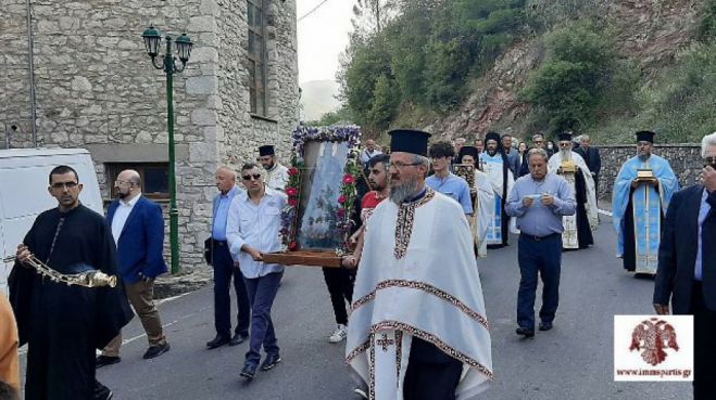 Η Καρύταινα βάζει τα γιορτινά της!