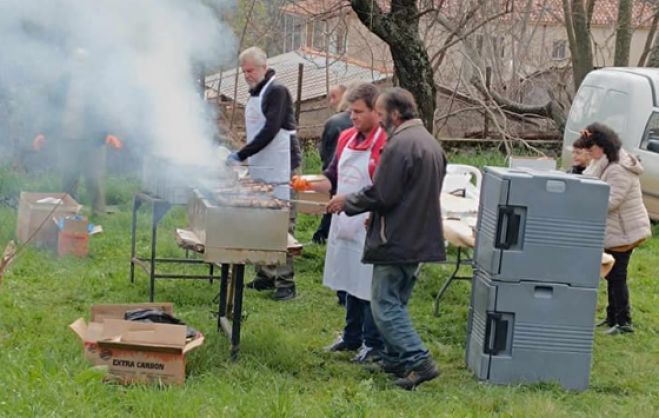 Αναβίωσε το έθιμο του γουρουνίσματος στη Λίμνη Αρκαδίας (εικόνες)