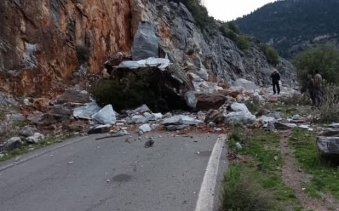 Σίταινα - Καστάνιτσα | Προγραμματική Σύμβαση Περιφέρειας με το Δήμο Βόρειας Κυνουρίας για την απομάκρυνση των βράχων από τον δρόμο