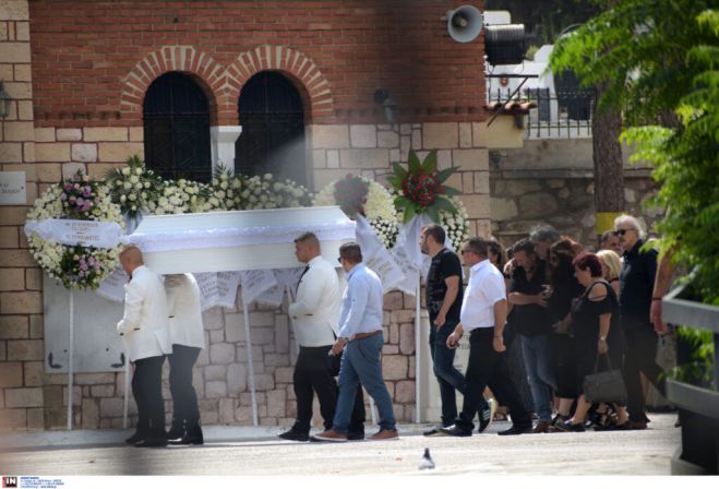 Τραγωδία στους Φούρνους |  Θρήνος στην κηδεία του 11χρονου