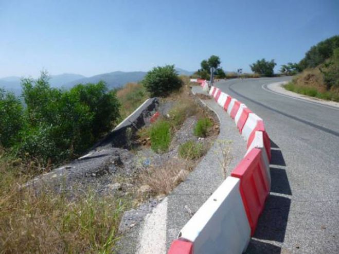 Υπέγραψε ο περιφερειάρχης τη σύμβαση για την αποκατάσταση της παλιάς εθνικής οδού στο Δερβένι της Μεγαλόπολης