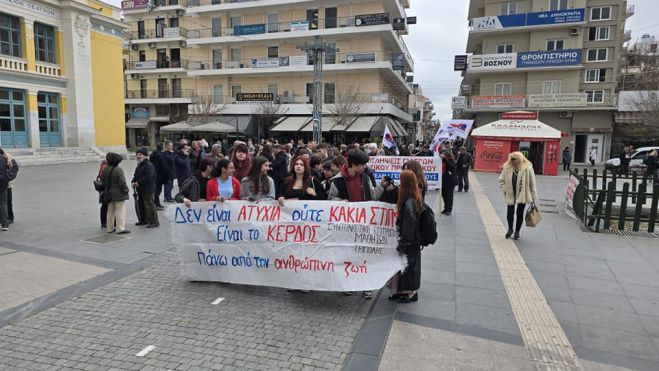 Τρίπολη | Πορεία για τον ένα χρόνο από το "έγκλημα στα Τέμπη" (εικόνες - βίντεο)