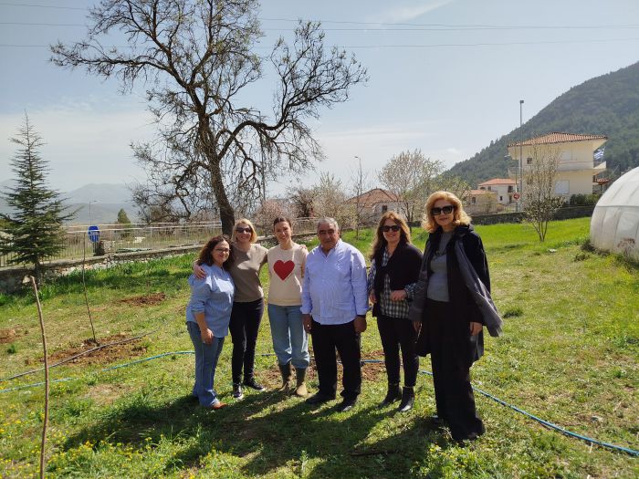 Χορηγία σε οπωροφόρα δέντρα για τον κήπο του ΕΕΕΕΚ Μαντινείας