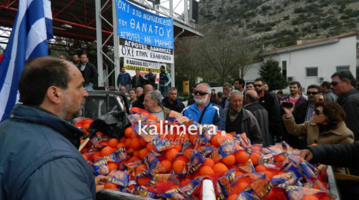 Μεγάλη συγκέντρωση αγροτών που σήκωσαν τις μπάρες στα διόδια Νεστάνης! (vd)