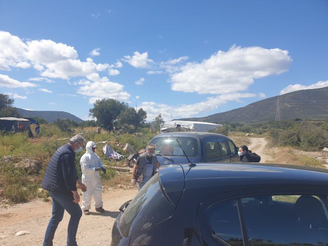 Τρόφιμα και είδη πρώτης ανάγκης παρέδωσε σε καταυλισμό Ρομά  ο Δήμαρχος Βόρειας Κυνουρίας