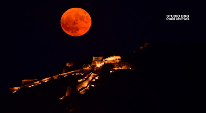 Κατακόκκινη η πανσέληνος του Αυγούστου στο Ναύπλιο!