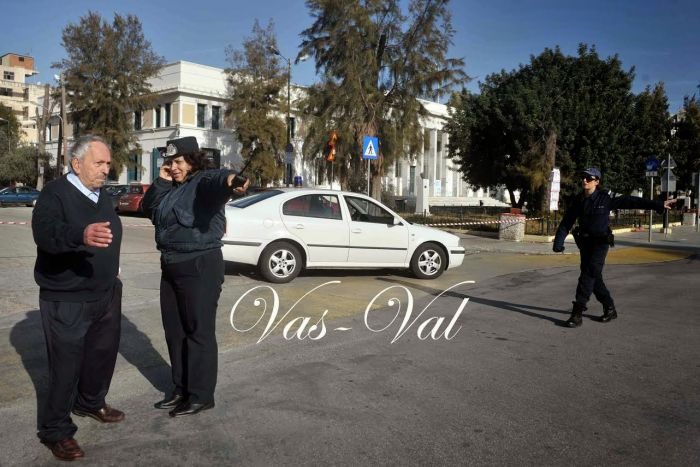 Φάρσα το τηλεφώνημα για βόμβα στα δικαστήρια Κορίνθου (vd)