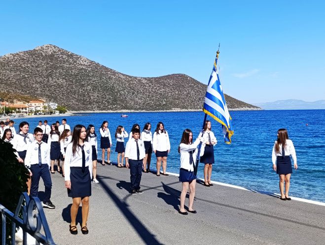 Παρέλαση δίπλα στη θάλασσα για την 28η Οκτωβρίου στον Τυρό