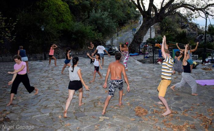 Βιωματικά εργαστήρια κίνησης, ζωγραφικής, γιόγκα, αυτοσχεδιασμού κάθε Τετάρτη στον Τυρό!