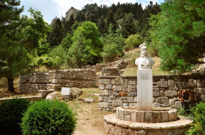 Τρίκορφα, το μνημείο της λήθης