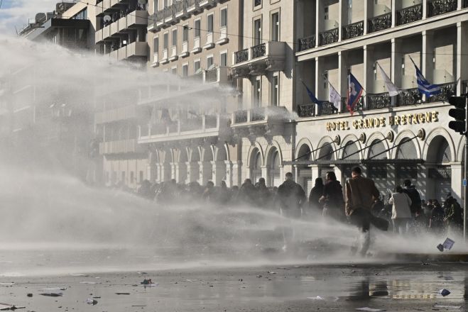 Συλλαλητήριο για Τέμπη: 34 άνθρωποι μεταφέρθηκαν στα νοσοκομεία - 77 άτομα δέχθηκαν πρώτες βοήθειες από το ΕΚΑΒ