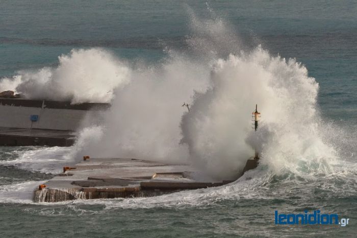 Το ξεχασμένο λιμάνι της Πλάκας Λεωνιδίου (vd)