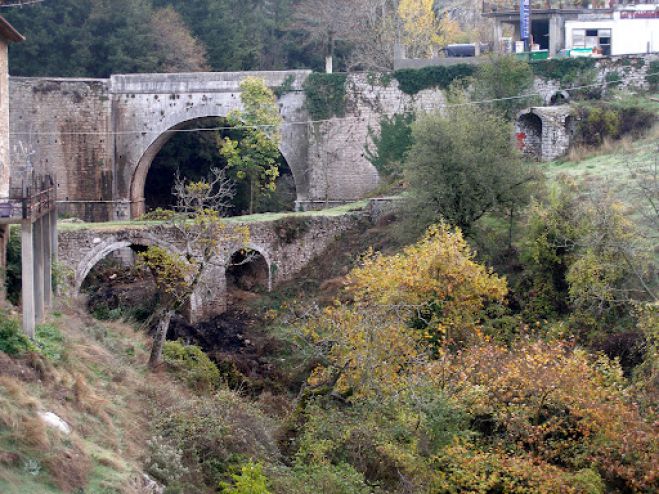 Δημοτικό Συμβούλιο Γορτυνίας | Απαντήσεις για Παρθεναγωγείο, "τρικάμαρο" και διαγραμμίσεις στην Δημητσάνα