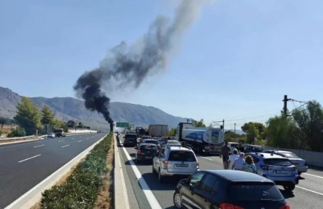 Φωτιά στο βυτιοφόρο | Κανονικά η κυκλοφορία και στα δύο ρεύματα του αυτοκινητόδρομου "Αθηνών - Κορίνθου"