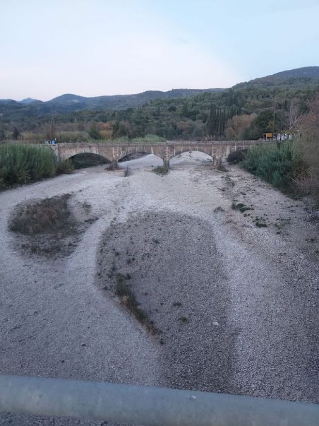 Ούτε ... σταγόνα νερό στον Λάδωνα!