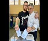 Μαζί με τον γιο του ψήφισε ο Οδυσσέας Κωνσταντινόπουλος