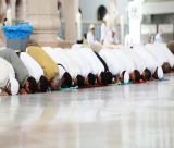 Προσευχή μουσουλμάνων στην Τρίπολη | "Κάθε χρόνο δίνεται άδεια. Παλαιότερα το Πνευματικό Κέντρο, τώρα το ΔΑΚ"